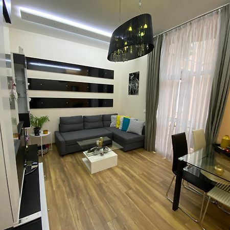 Cozy Apartment In Downtown Sofia - Tsar Samuil Street ภายนอก รูปภาพ