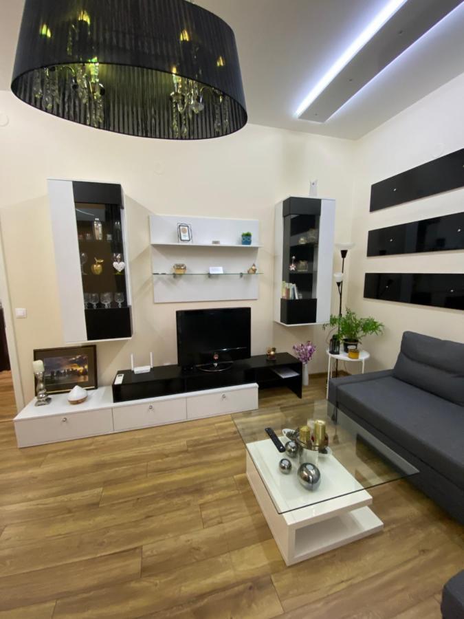 Cozy Apartment In Downtown Sofia - Tsar Samuil Street ภายนอก รูปภาพ